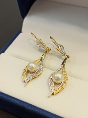 Gold 14K drop earrings used with pearl and zircon
