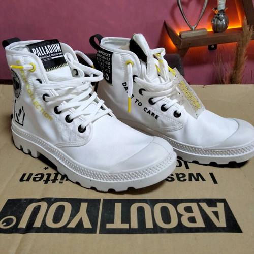 Palladium women's hiking shoes new, white, size 37