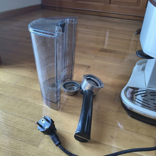 De'Longhi Icona ECO 311 Espresso Machine like new, white