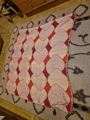 Sofa throw like new, red with white fabric