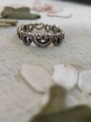 Pandora 925 ring with transparent cubic zirconia like new