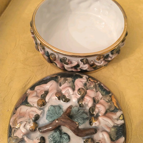 Decorative container in excellent condition