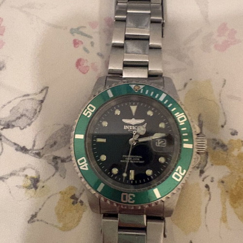 Invicta wristwatches, 2 pieces, green quartz and black automatic