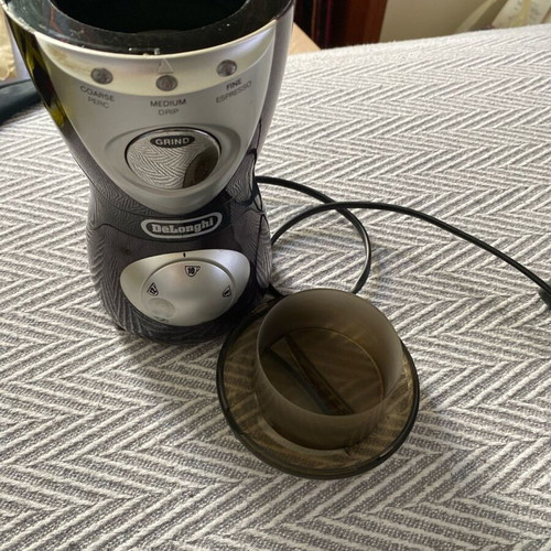 Delonghi coffee grinder like new with base and adapter