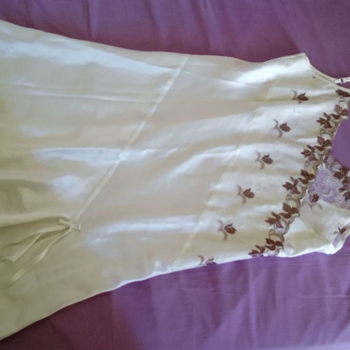 Satin set nightgown and robe like new, small, ivory color, excellent quality Elizabeth George