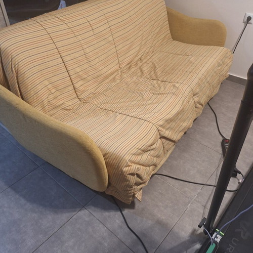 Italian three-seater sofa like new with excellent quality and design
