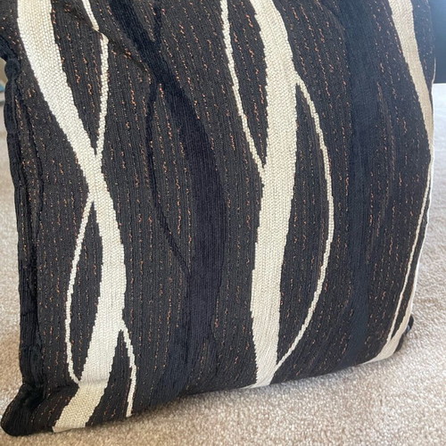 Decorative sofa pillow 40 x 40 used with zipper and filling