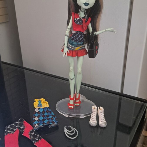 Monster High I Heart Fashion Frankie Stein doll