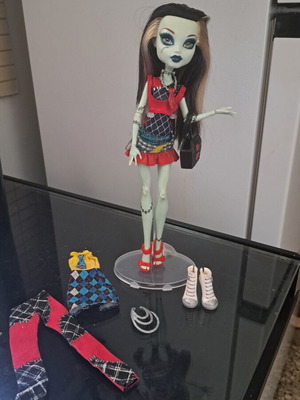 Monster High I Heart Fashion Frankie Stein doll
