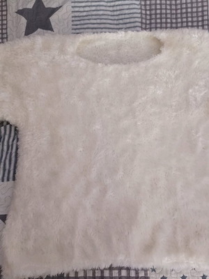 Handmade knitted sweater with white fur like new, size M