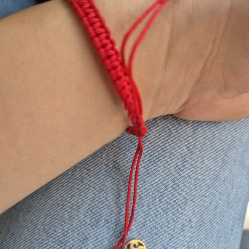 Adjustable red bracelet like new