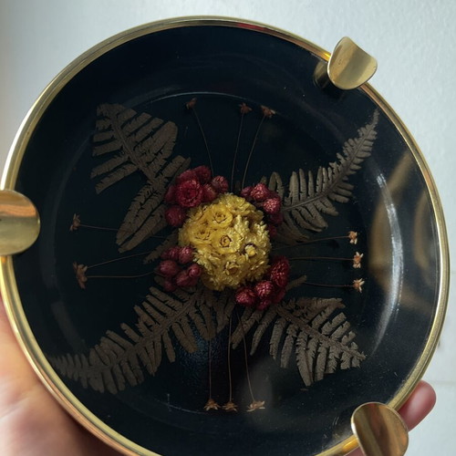 Vintage resin ashtray with dried flowers and gold details