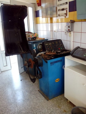 Baisbart wheel balancer used in excellent condition