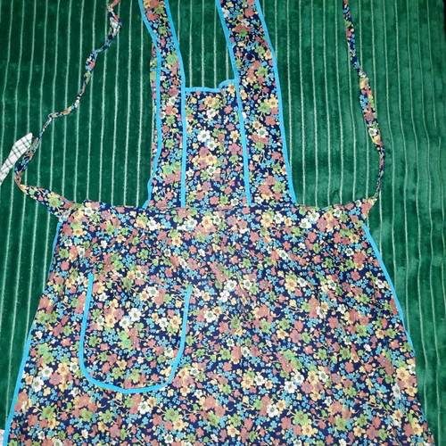 Vintage aprons used, collection of 6, kitchen