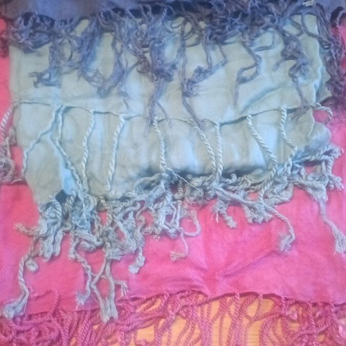 Large pashminas like new, pack of 5 pieces