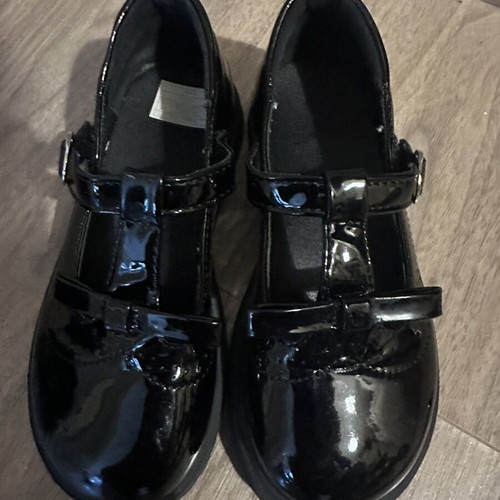 Ballerinas with adhesive buckle size 31, like new, black