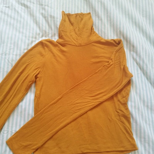Zara mustard turtleneck like new, size S