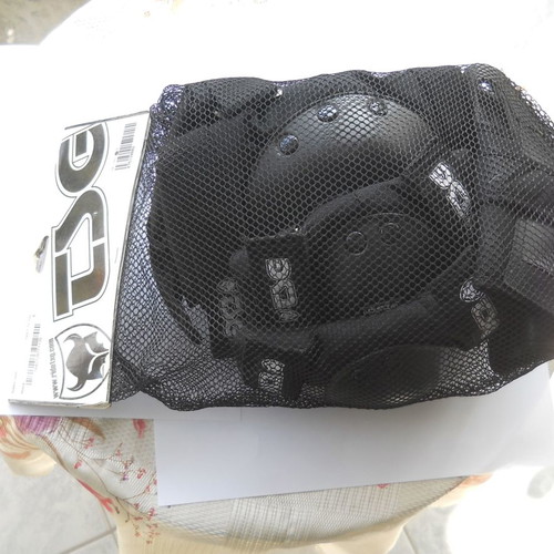 TSG basic protection set used for bicycle, roller, and skates