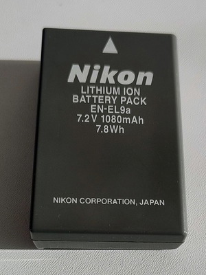 Nikon EN-EL9a Battery and Rear Lens Cap set like new