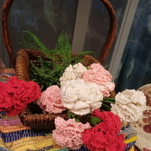 Knitted carnations used, pack of 8 vintage