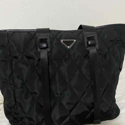 Asos quilted black shoulder bag used, inside zip broken