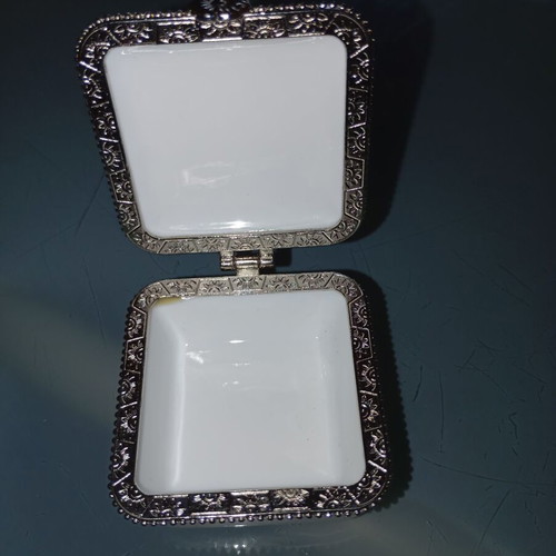 Limoges porcelain ring box new, collectible