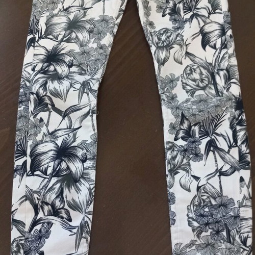 Zara women's pants like new, size S 36 8, black and white