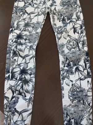 Zara women's pants like new, size S 36 8, black and white