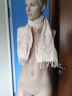 Woolen women's scarf used, in good condition