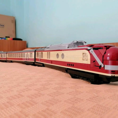 Trans Europe Express train like new, 2230 pieces, 130 cm length