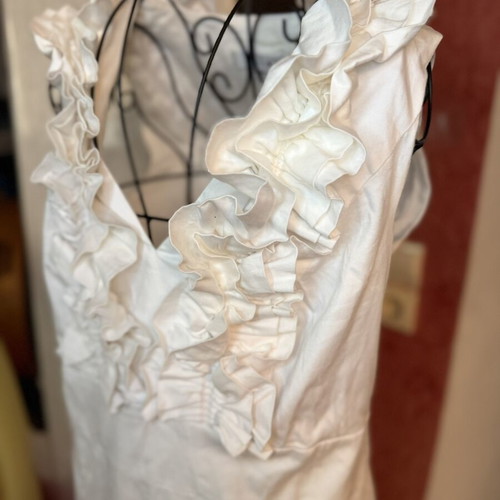 White dress with impressive ruffles, like new, size M