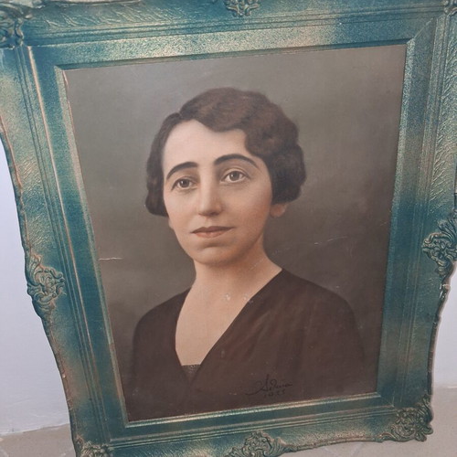Photographic portrait of a lady 1933 with original vintage frame used