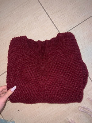 Wool sweater like new, red