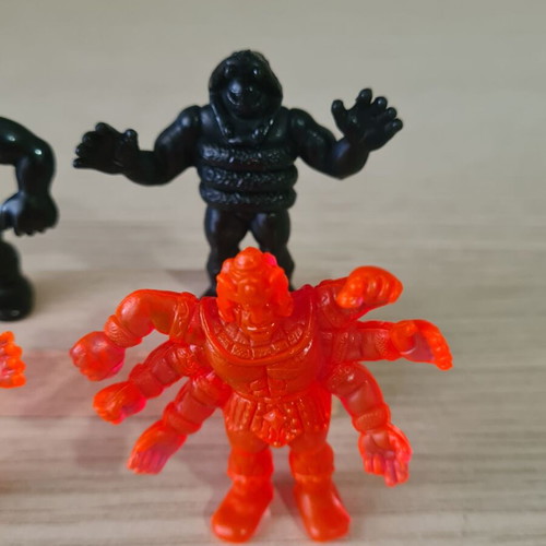 Alien figures used in excellent condition