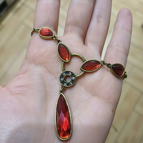 Vintage necklace new with red stones
