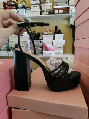Black thick-heeled sandal