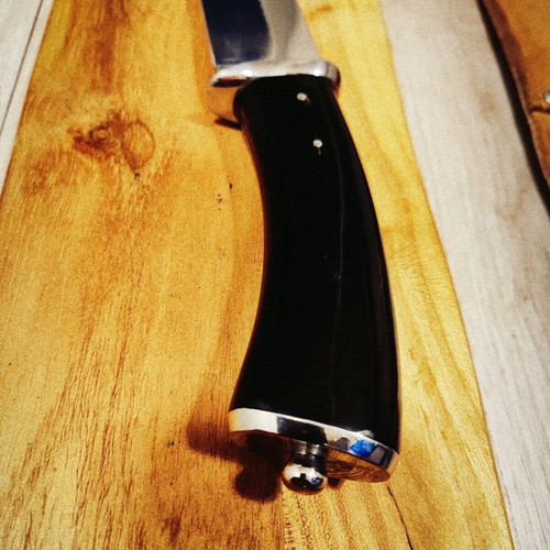 Collector's massive hunting knife new with buffalo horn handle