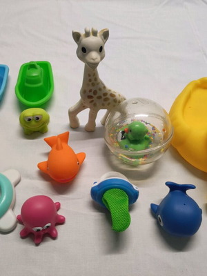 Children's bath toys used, set of 13 pieces