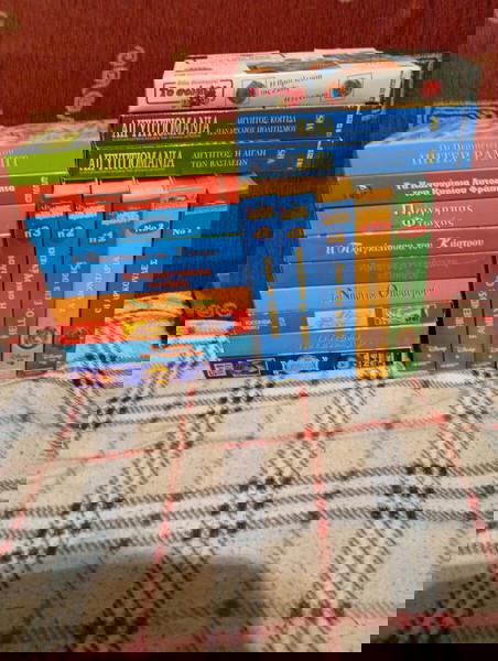  25 VHS +5 VHS pithanon gia engrafi.