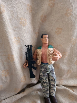 Φιγούρα Action Man με όπλο σαν καινούργιο, μήκος 30 εκ.