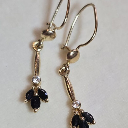 Gold 585 earrings with sapphires