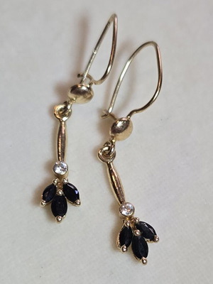 Gold 585 earrings with sapphires