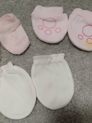 Baby mittens like new, set of 3 sizes, cotton