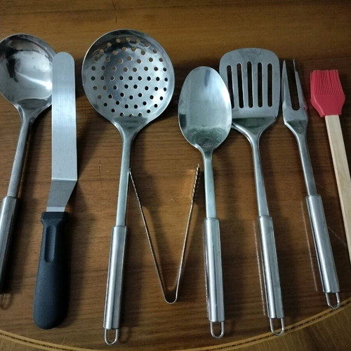 Cooking utensils like new, set of 9 with storage case