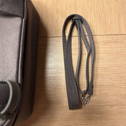Samsonite toiletry bag grey like new with strap and lock