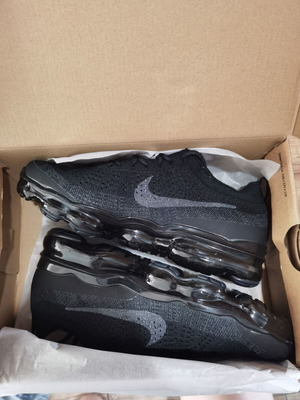 Αθλητικά παπούτσια Nike Vapormax νέα, μέγεθος 44