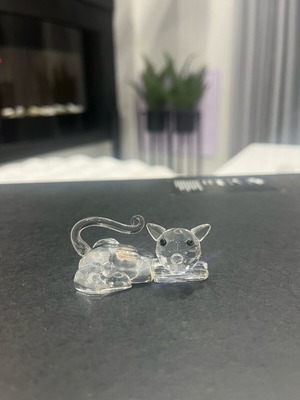 Glass cat miniature handmade like new