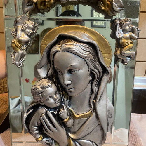 Mirror frame with 3D Virgin Mary, like new, gypsum and mirror 37×28 cm