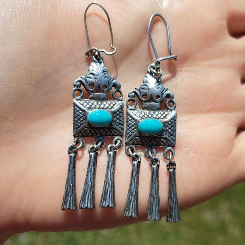 Handmade earrings made of 925 silver and semi-precious turquoise stones