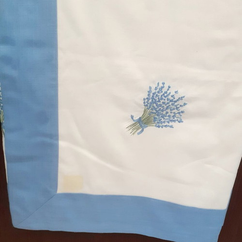 Tablecloth with 12 napkins, new, embroidered with blue border